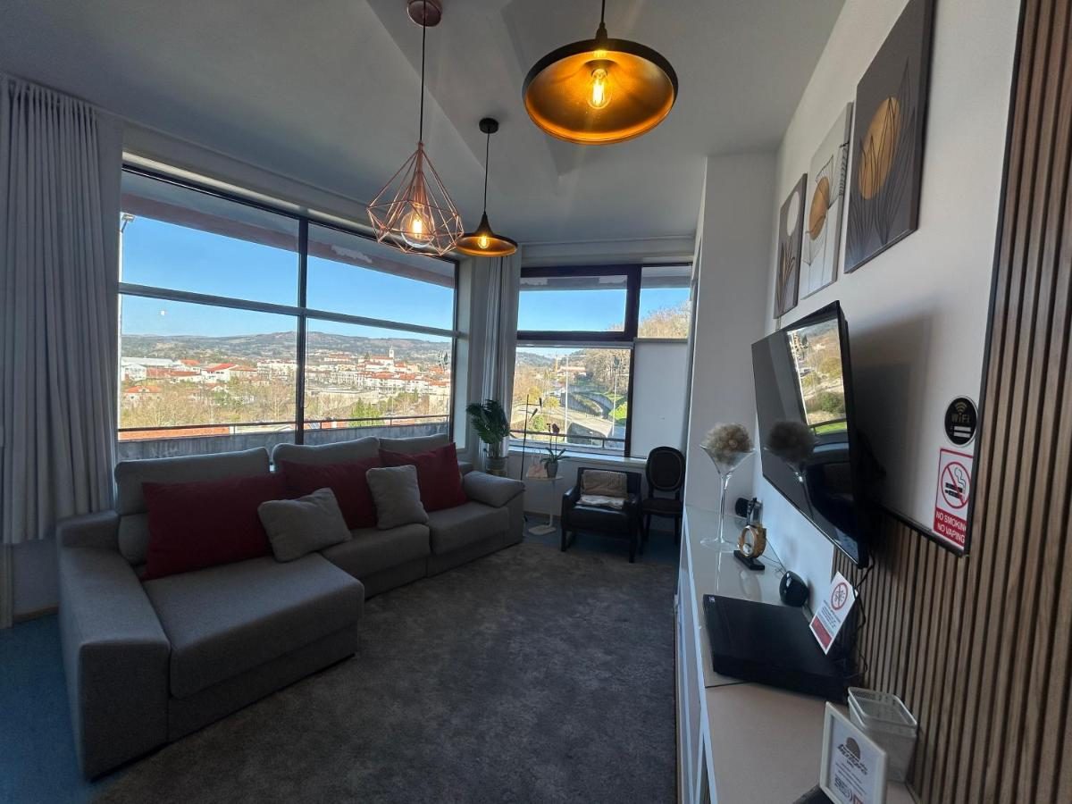 Sala de estar do Bela Vista AL com vista sobre Paredes de Coura